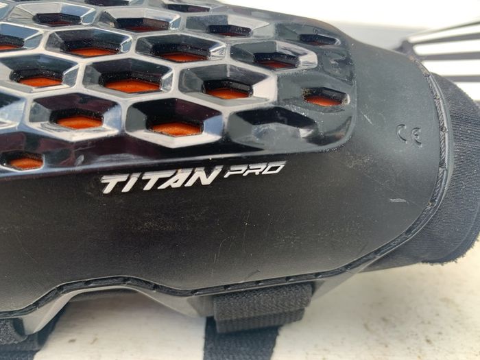 Fox Titan Pro D30 MTB elbow pads