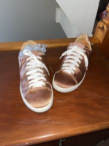 Sesame trainers / Runners. Gold colour, material type size 5.5