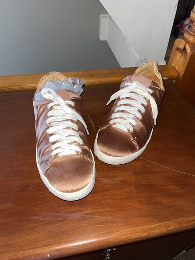 Sesame trainers / Runners. Gold colour, material type size 5.5