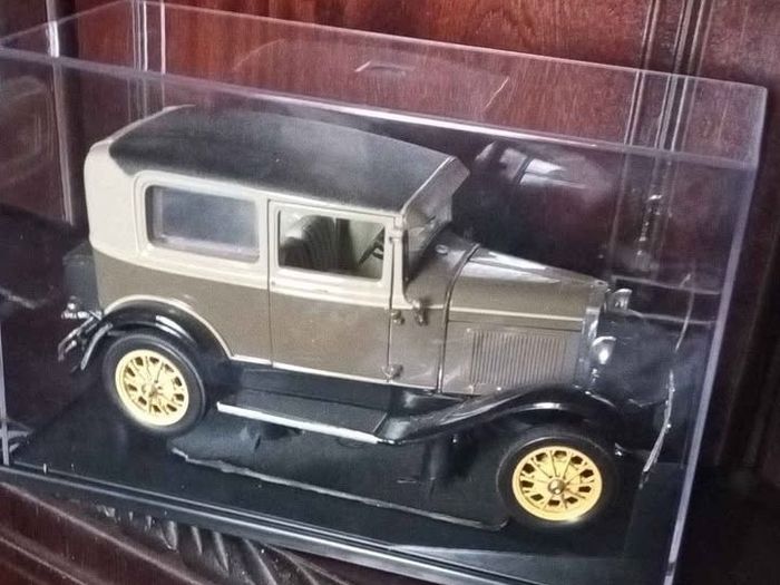 Vintage Sun Star 1931 Ford Model A Turbo Diecast Model