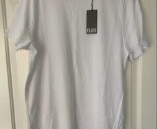 BNWT: Men's White T-Shirt (Size M)