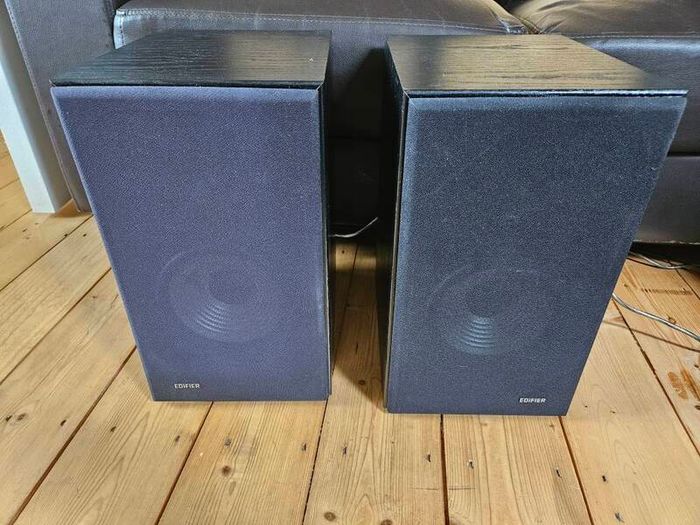 Edifier R2600 powered speakers