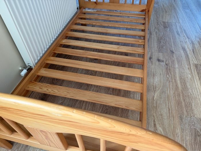 Toddler bed