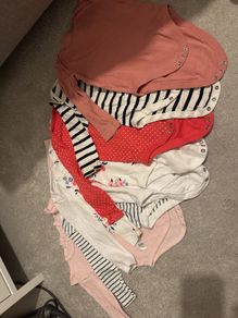 Long sleeve bodysuit x 7  Size 9-12 months