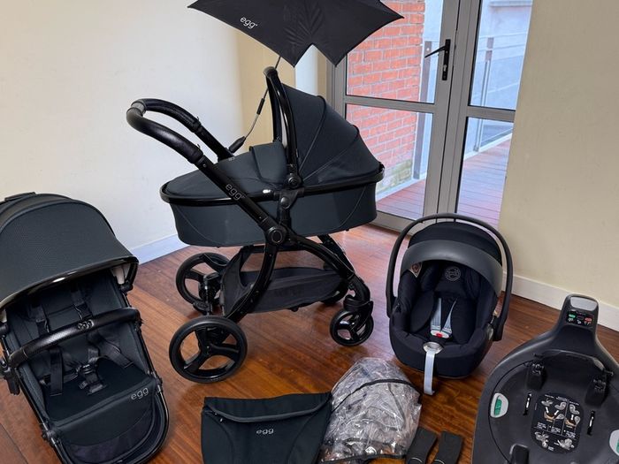 As New Egg2 travel system with Cybex car seat and isofix base swivel