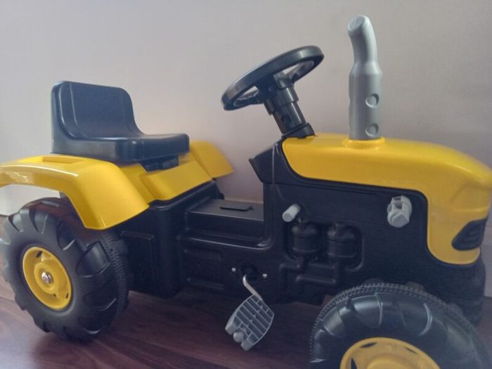 Kids Pedal Tractor Ride-On (Yellow/Black)