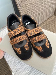 New Clark's Girls shoes, Size 2,5 UK, 35 EU.