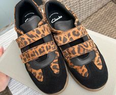 New Clark's Girls shoes, Size 2,5 UK, 35 EU.