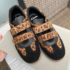 New Clark's Girls shoes, Size 2,5 UK, 35 EU.