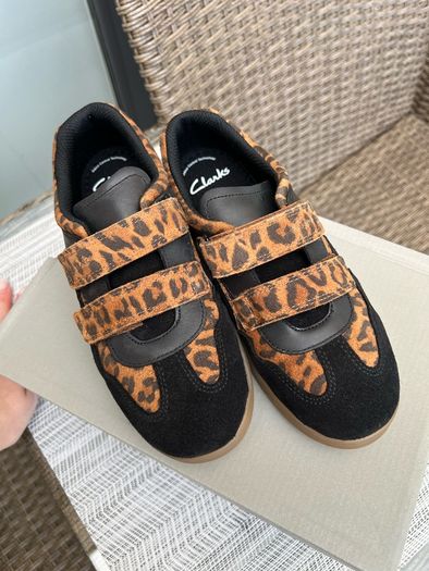 New Clark's Girls shoes, Size 2,5 UK, 35 EU.