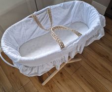 Moses basket with stand