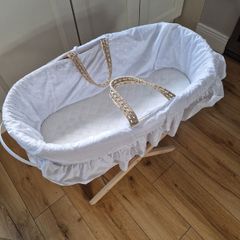 Moses basket with stand
