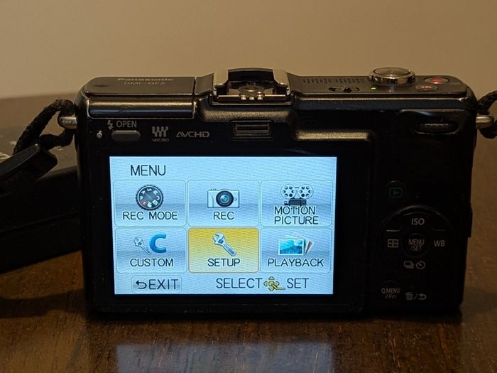 Panasonic Lumix GF2 Compact Mirrorless Camera MFT M43 (Olympus PEN like pl3 pm1)