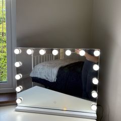 Hollywood LED Makeup Mirror with 15 Bulbs. Like new