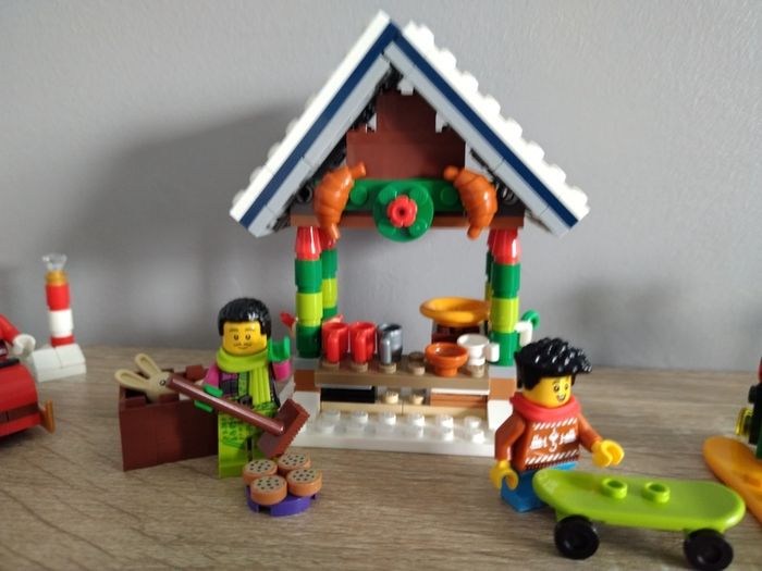 LEGO Winter Village Accessories and Mini Figures Bundle 1