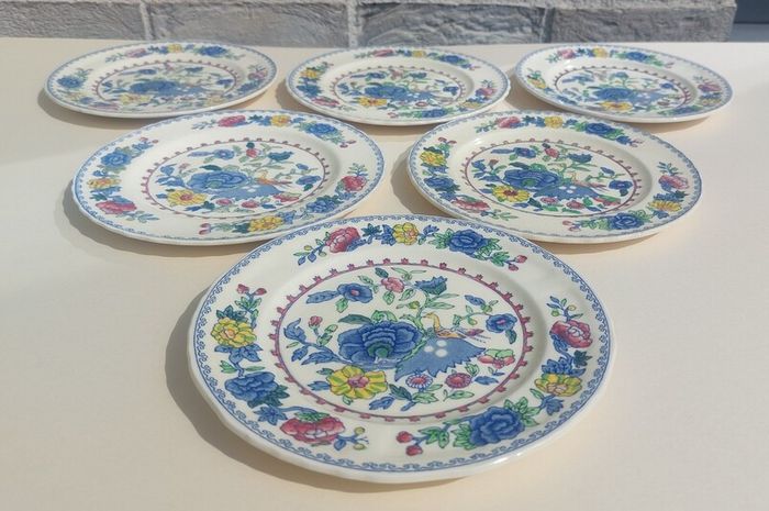 Beautiful Masons Patent Ironstone Set of Six Bread and Butter Plates in the Regency Pattern, Circa 1940 to 1950