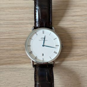 Daniel Wellington Watch with real leather strap