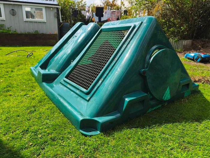 JFC poultry palace/chicken coop/rabbit hutch/small animal house