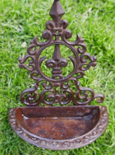 Antique Victorian cast iron wall mounted bird bath bird feeder