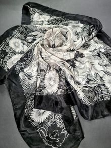 100% Pure Silk Scarf XL 108x108cm Black White Floral Print Vintage Style Square Shawl Wrap
