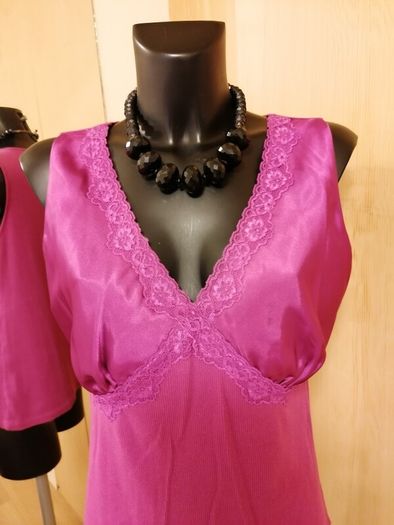 Women's Top Fushia size 18
