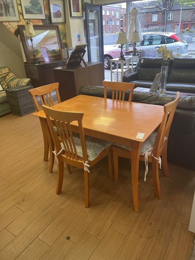 table and 4 chairs