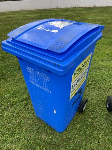 wheelie bin