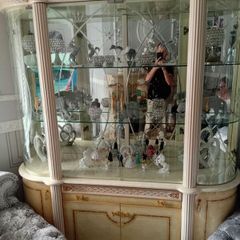 cabnet Italian  perfect condition