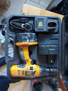 JCB Cordless Drill, Model JCBD-CD18C, 2 Batteries, Battery charger, in case, in very good condition