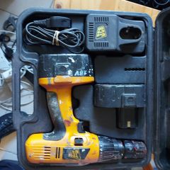 JCB Cordless Drill, Model JCBD-CD18C, 2 Batteries, Battery charger, in case, in very good condition