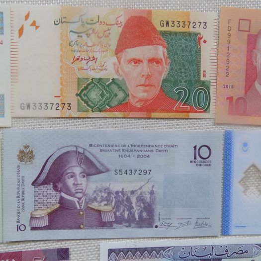 Lot of 8 World Banknotes.Uncirculated.No 9.Crisp,clean,bright.