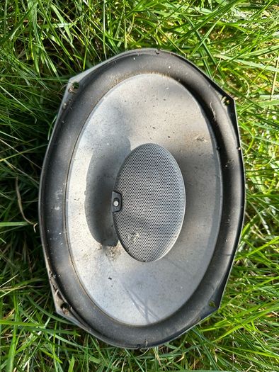 Speaker car