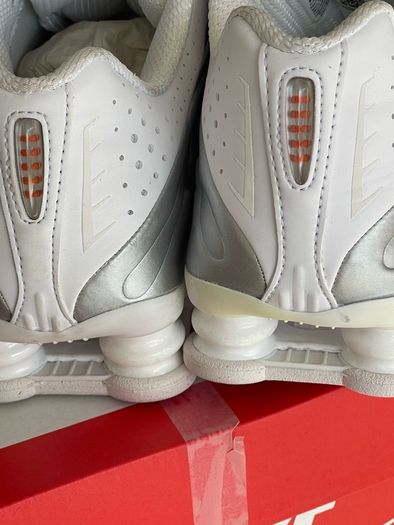 Nike Shox R4