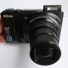 Nikon COOLPIX S9100 Digital Camera 12.1 MP 18x Optical Zoom Built-in Flash + 8 Gb SD Card and charger