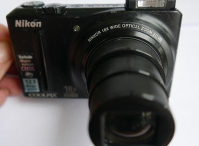 Nikon COOLPIX S9100 Digital Camera 12.1 MP 18x Optical Zoom Built-in Flash + 8 Gb SD Card and charger