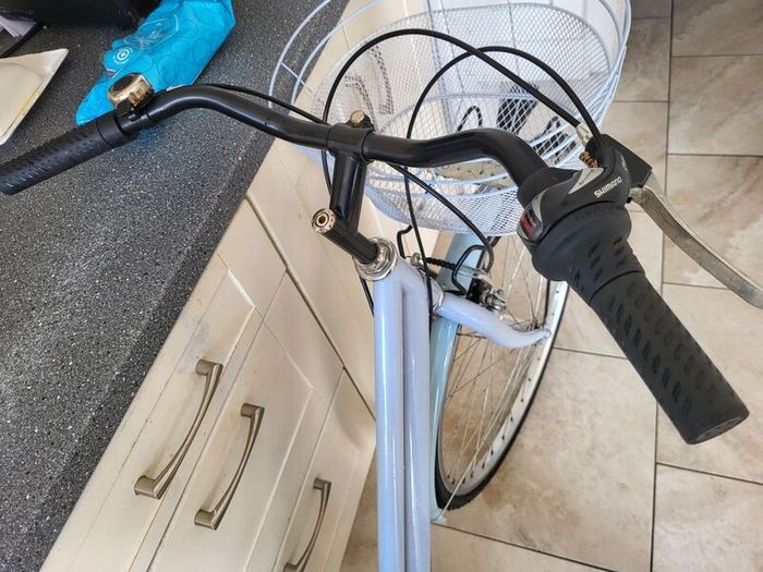 ladies bike (LIKE NEW)