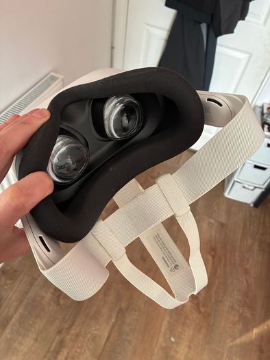 Meta Quest 3S 128GB All-In-One Mixed Reality Headset and Controllers