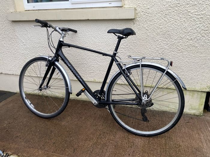 Giant escape3 Large hybrid 28 inch wheels 21 speed 21 inch frame mudguards back carrier