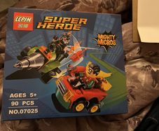 Leaping Super Heroes 07025