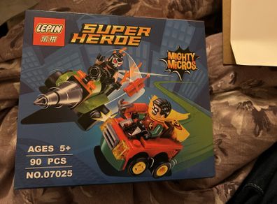 Leaping Super Heroes 07025