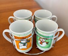4 cups in metal rack. Never used.