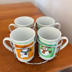 4 cups in metal rack. Never used.