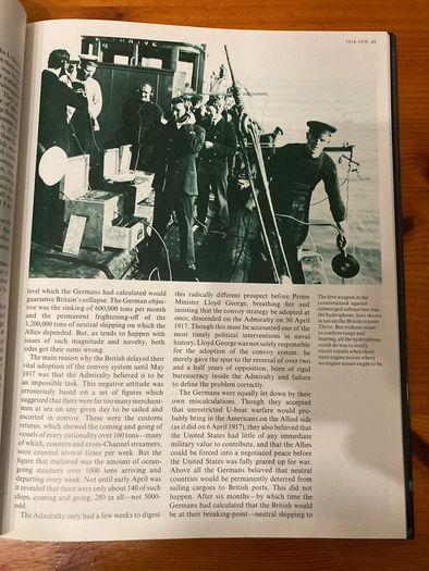War book 'Submarines.The Illustrated History'