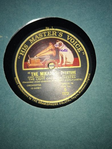 His Master's Voice record album for Gilbert & Sullivan's The Mikado. around 1926 or 1927 The set features 12" 78 RPM shellac records