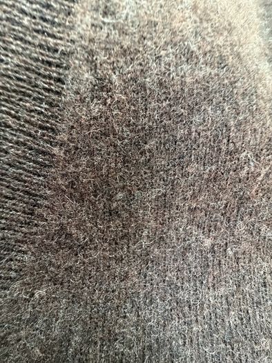 100% cashmere V-neck size S