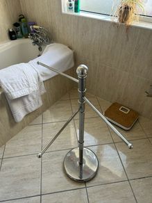 Towel rack