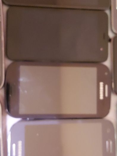 25 Mobile phones in very good cosmetic condition but have no Batterys