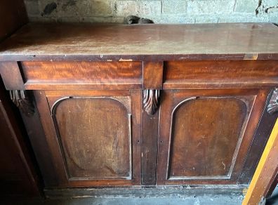 Antique mahogany sodeboard