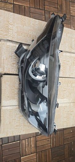 toyota yaris headlight right  side  2024