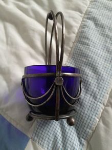 BOWL - Vintage Blue Glass - Metal Basket